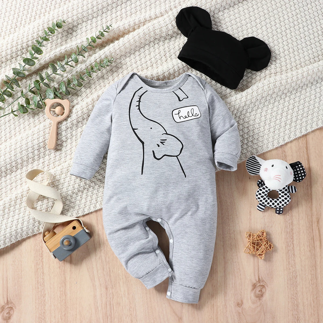 Autumn and winter baby boy cute casual fashion HELLO English letter long sleeved round neck jumpsuit+hat